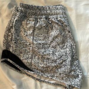 lululemon hotty hot shorts 2.5” size 10